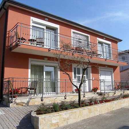 Apartments Nina Umago Esterno foto