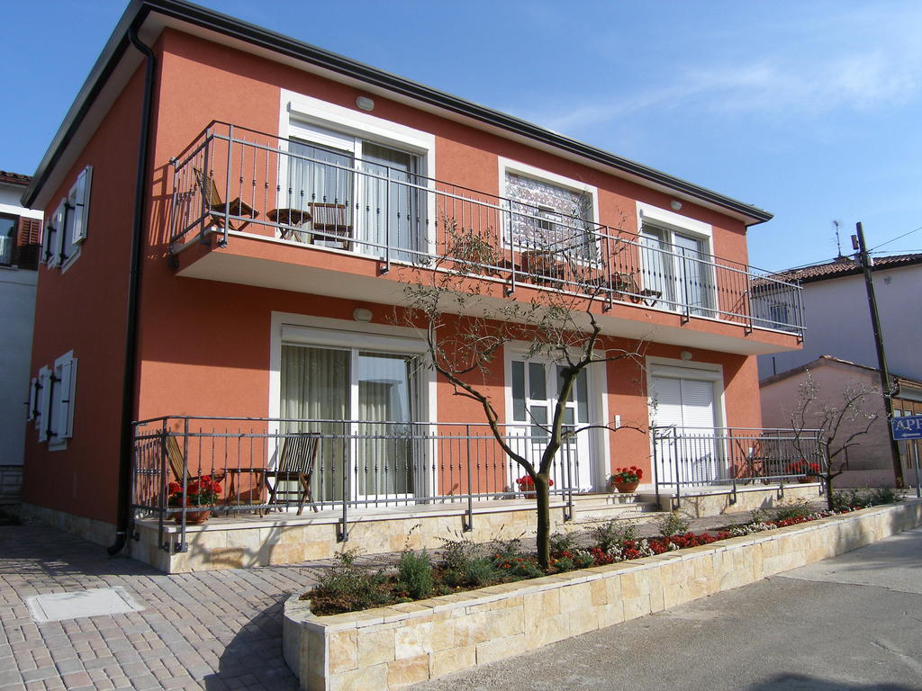 Apartments Nina Umago Esterno foto